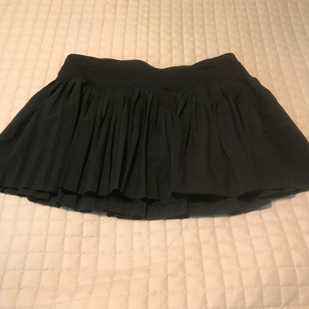 Lululemon Black pleated skirt size 6